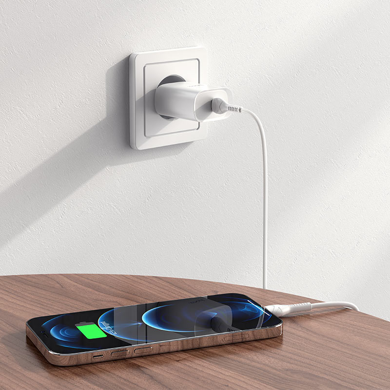 Cargador Hoco N14 PD20W con cable USB C a USB C